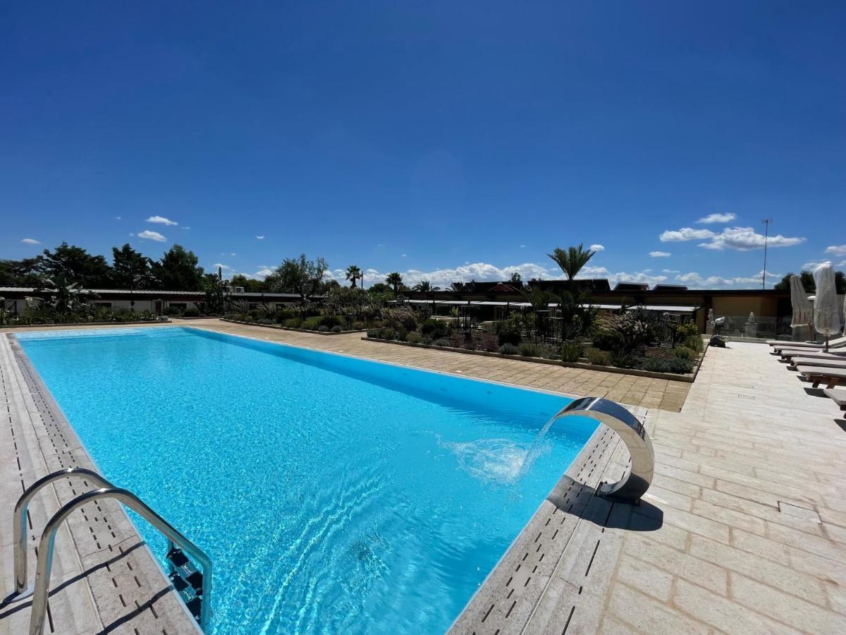 Valerio Resort Beach Club Margherita Di Savoia Exteriör bild