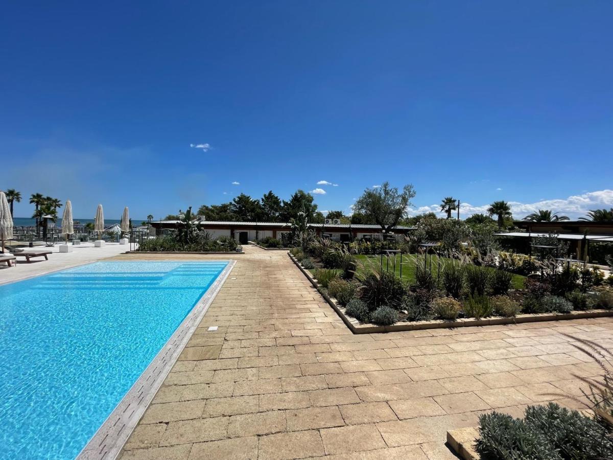 Valerio Resort Beach Club Margherita Di Savoia Exteriör bild